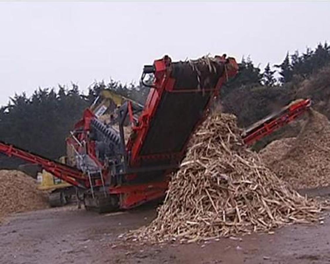 terex-finlay-883-spaleck-(wood-chippings).jpg