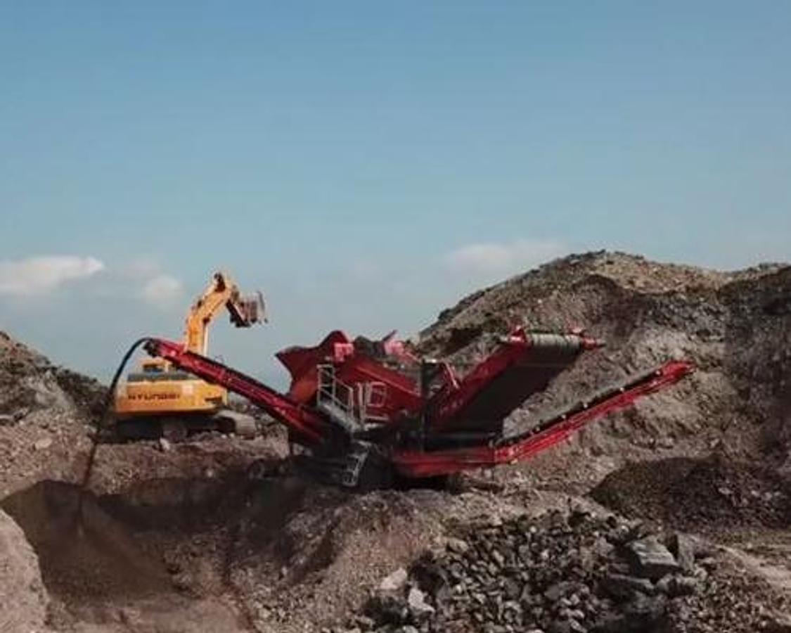 terex-finlay-883-(triple-shaft)-heavy-duty-screener-3.jpg