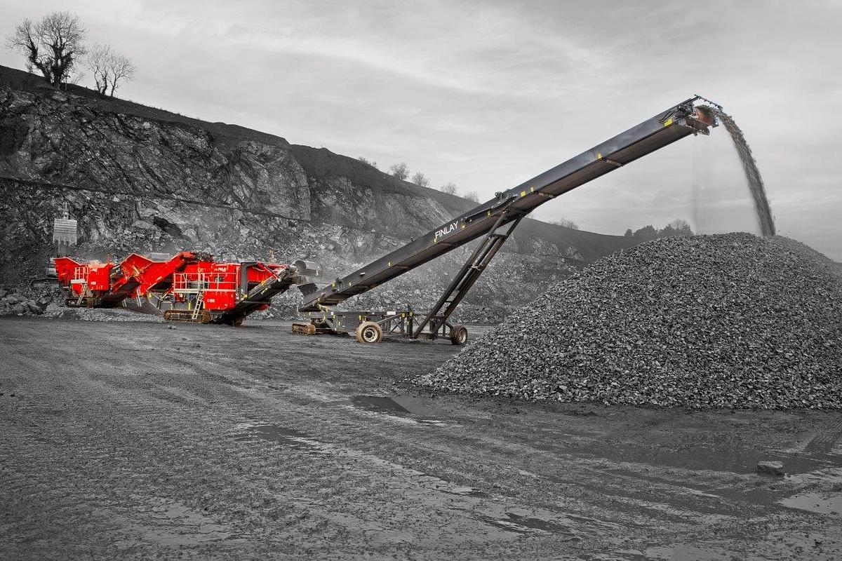finlay-tr-80-tracked-radial-stacker.jpg
