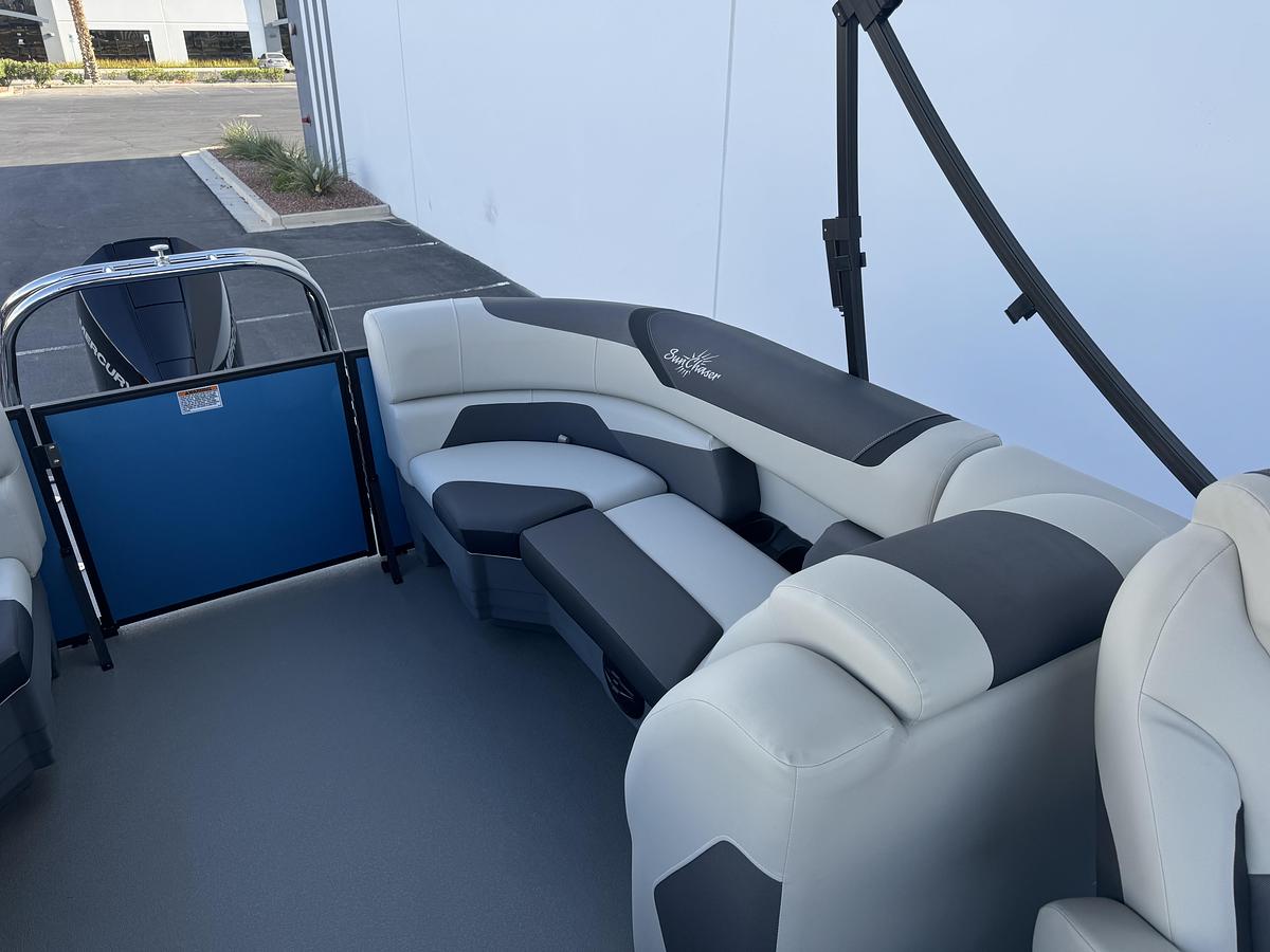 2026 SunChaser Commercial Series Geneva Sport 25
