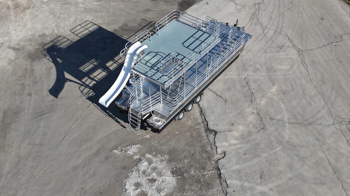 Used Resort Sky Deck 1030