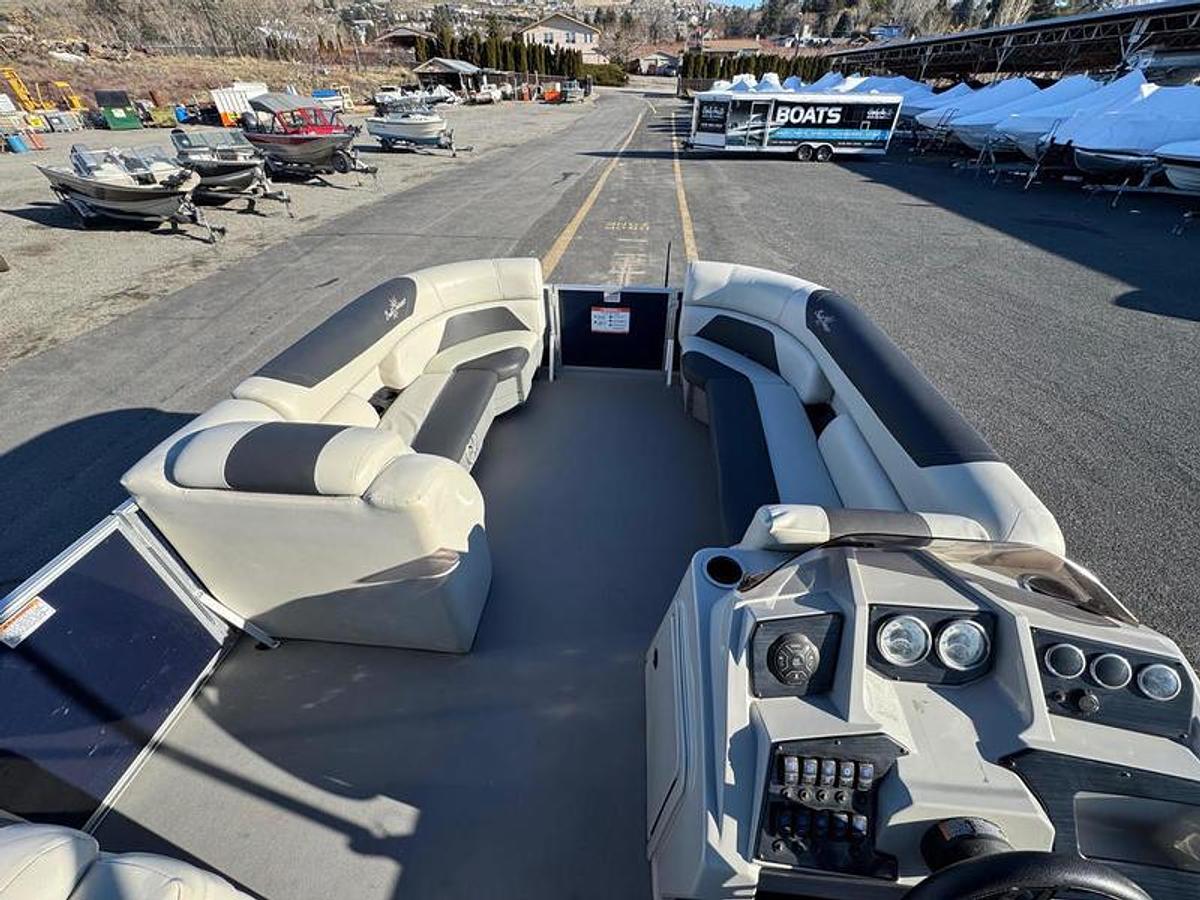 Used 2021 SunChaser GENEVA 24 TRI