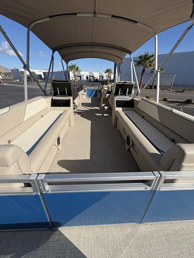 Used 2026 Avalon Venture 85 Quad Lounger 25 FT
