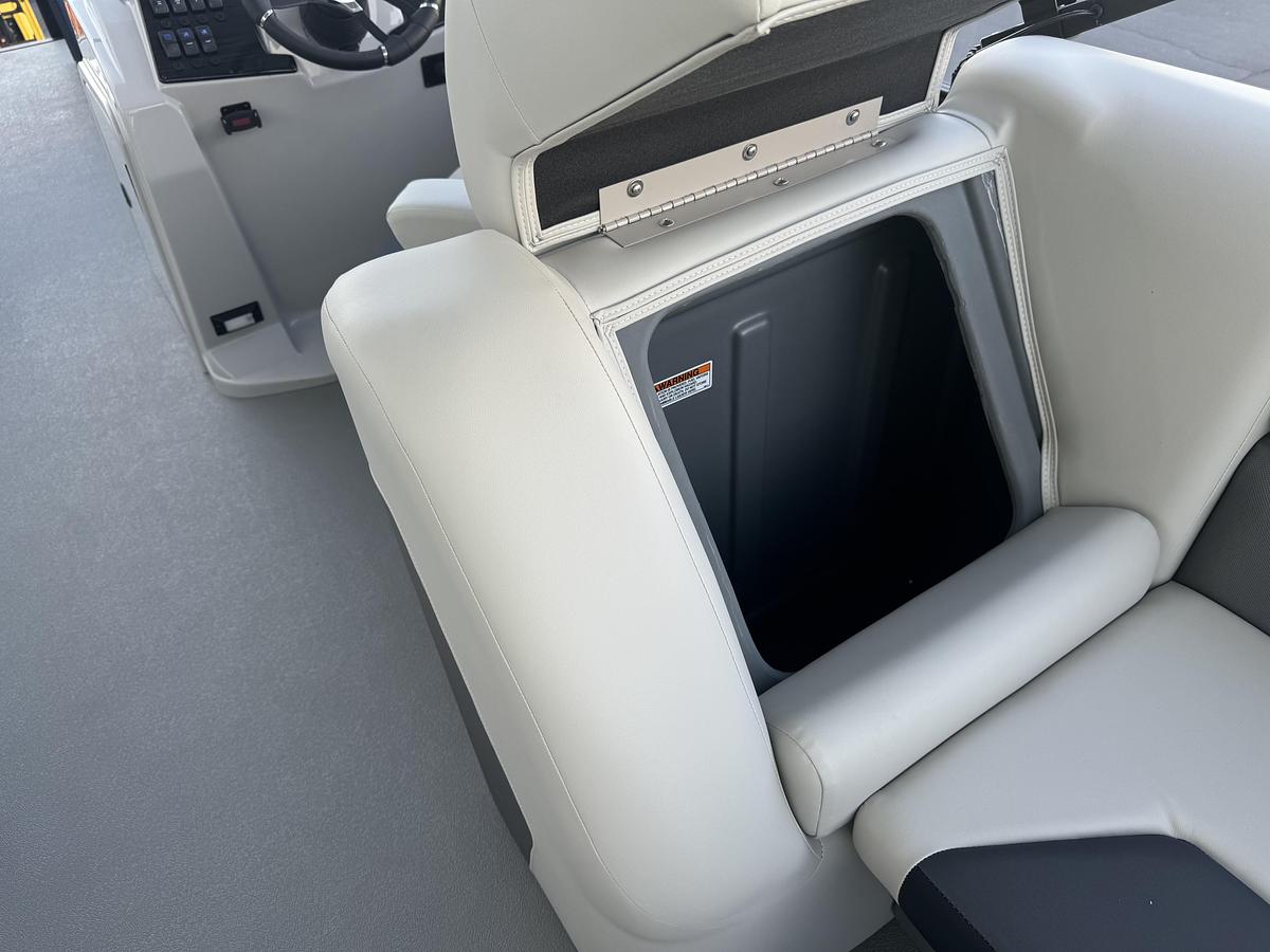 2026 SunChaser Commercial Series Geneva Sport 25