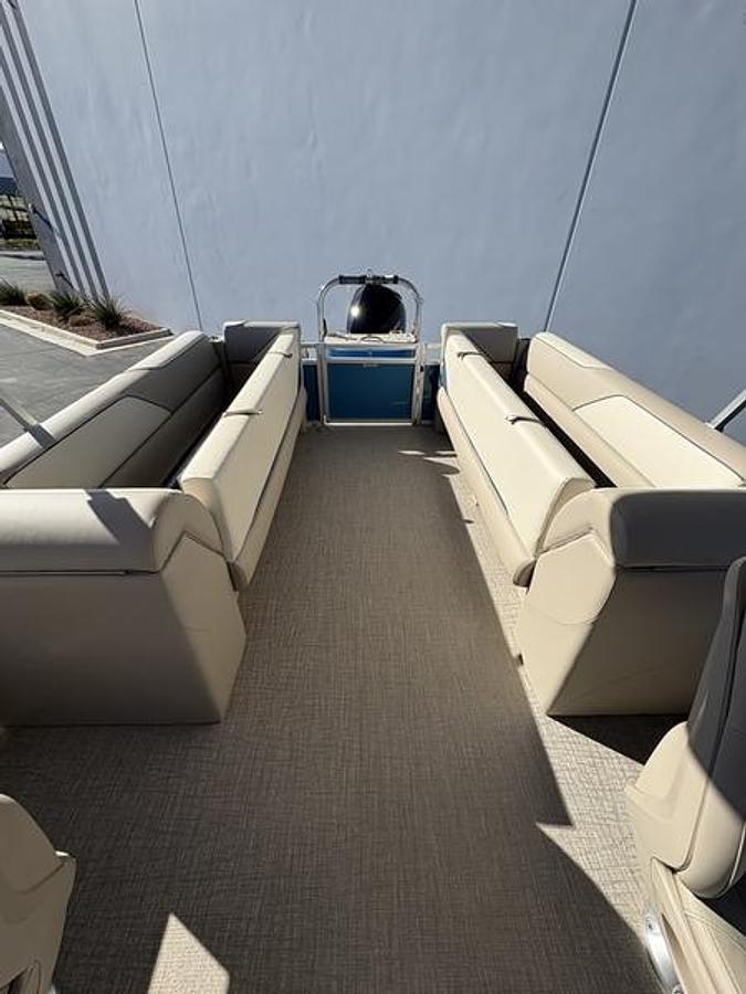 Used 2026 Avalon Venture 85 Quad Lounger 25 FT