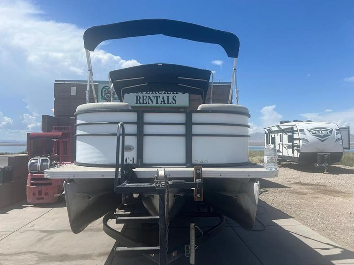 Used 2020 Crest Classic DLX 240 SLC