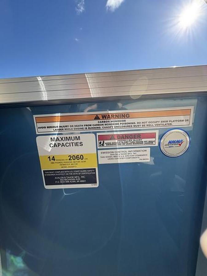 Used 2026 Avalon Venture 85 Quad Lounger 25 FT