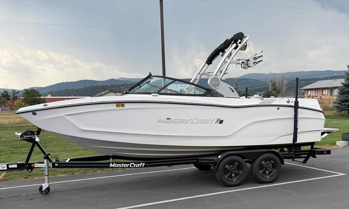Used 2023 MasterCraft XT22