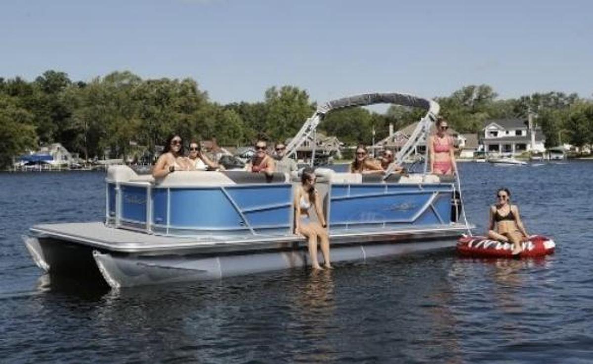 Used SunChaser Geneva Series FSWB Commercial Series