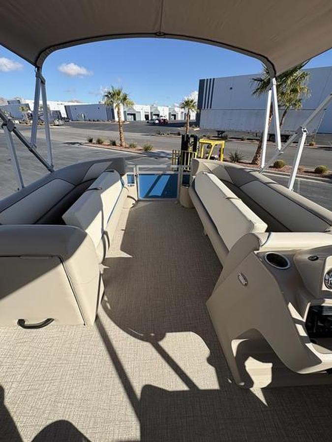 Used 2026 Avalon Venture 85 Quad Lounger 25 FT