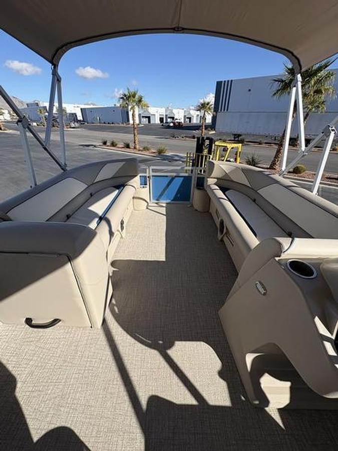 Used 2026 Avalon Venture 85 Quad Lounger 25 FT