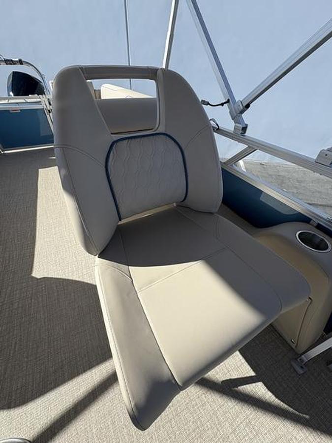 Used 2026 Avalon Venture 85 Quad Lounger 25 FT