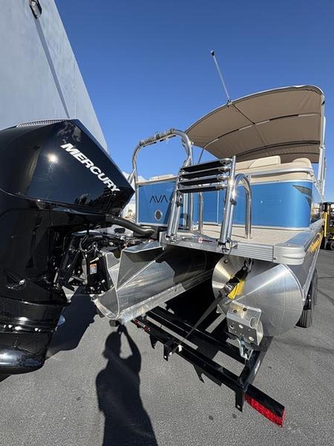 Used 2026 Avalon Venture 85 Quad Lounger 25 FT