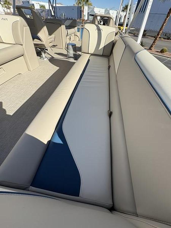 Used 2026 Avalon Venture 85 Quad Lounger 25 FT