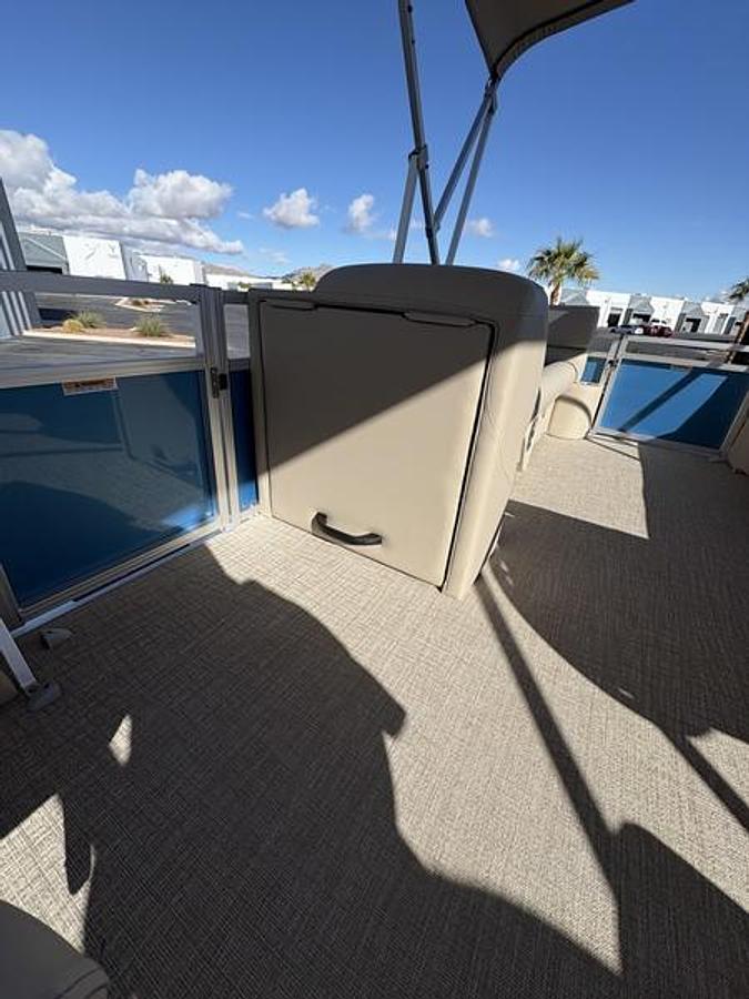 Used 2026 Avalon Venture 85 Quad Lounger 25 FT