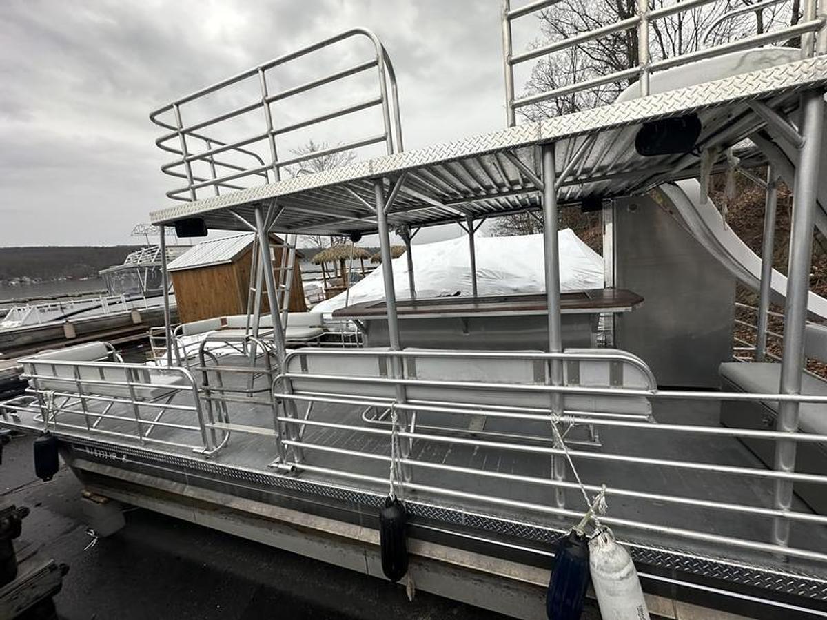 Used 2020 SolidCraft Tritoon 10x30 Double Decker