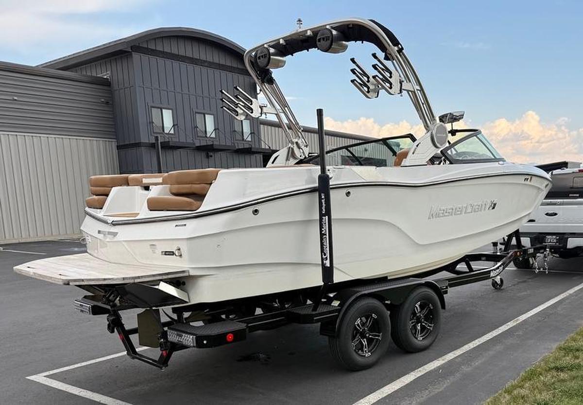 Used 2023 MasterCraft XT22
