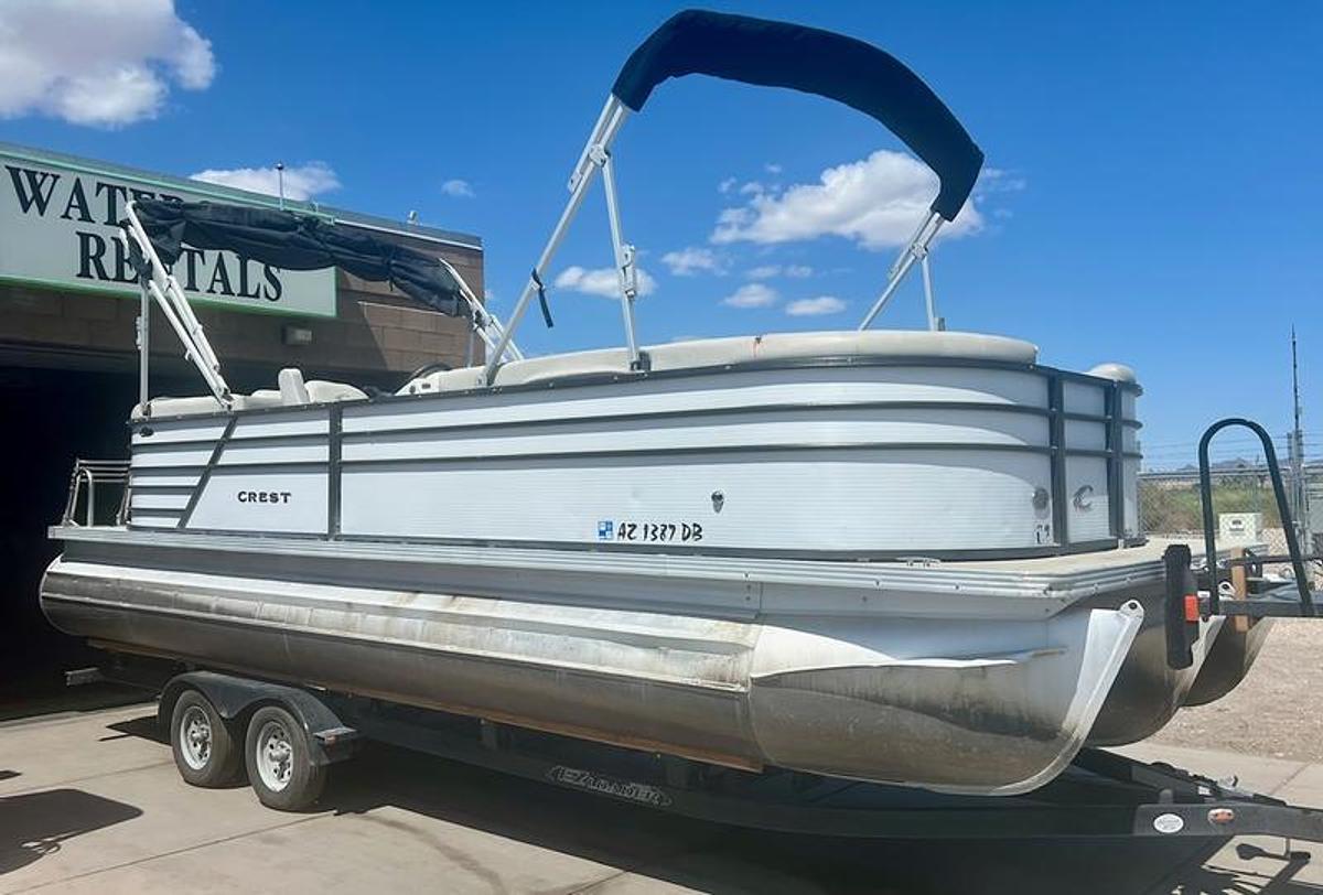 Used 2020 Crest Classic DLX 240 SLC