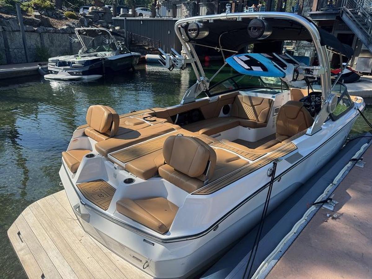 Used 2023 MasterCraft XT22