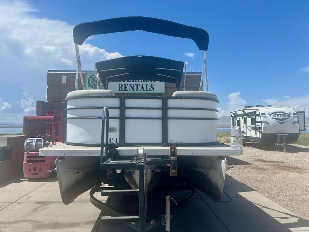 Used 2020 Crest Classic DLX 240 SLC