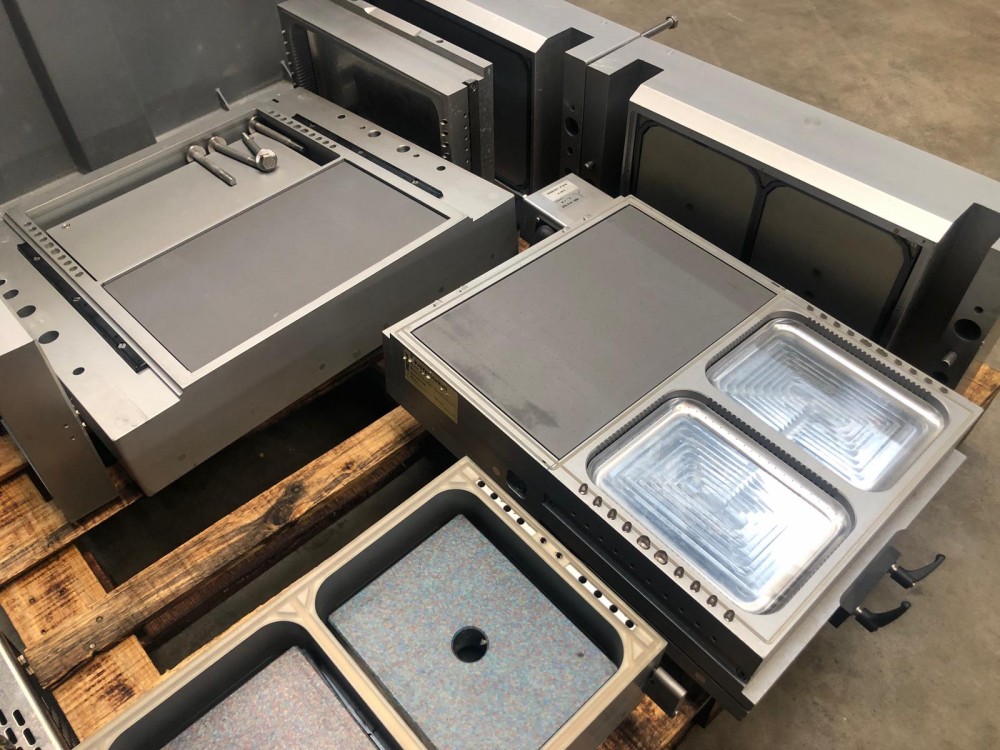 Used Multivac paper skin-pack thermoformer.