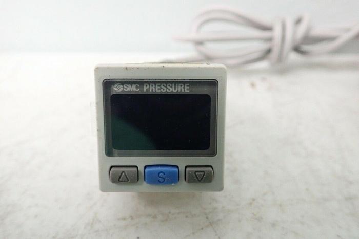 Used SMC Corporation ISE30A-01-P Pressure Vacuum Switch 192088123549