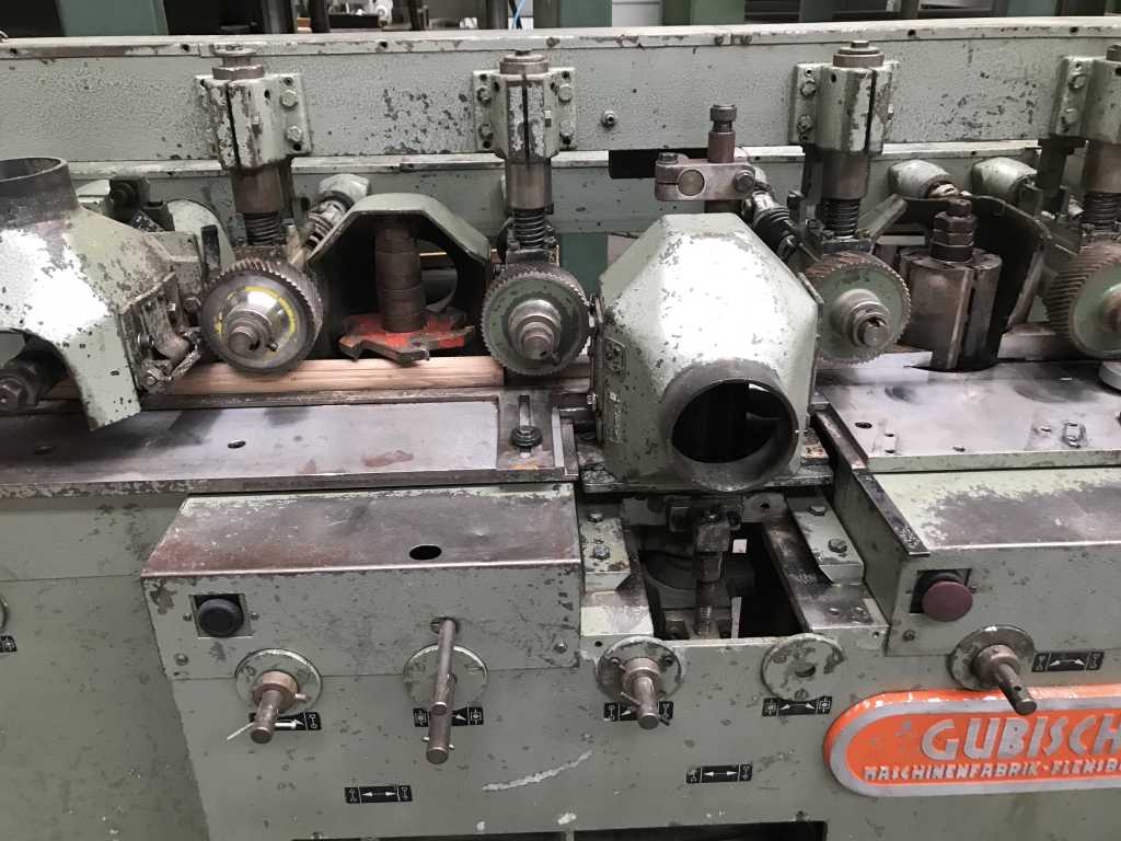 Usato Scorniciatrice marca Gubish attrezzata per pezzi tondi da 34,50mm (completa di utensili per altri diametri di pezzi tondi)