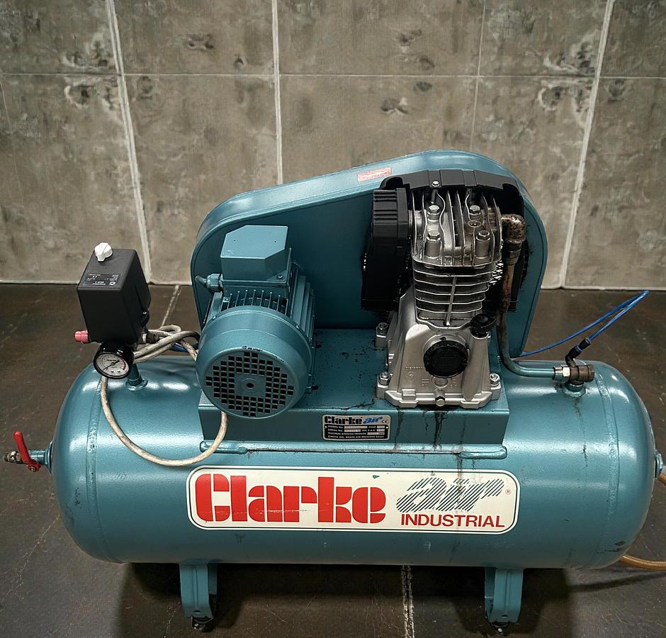 Used 2001 Clarke SE100100 Air Compressor
