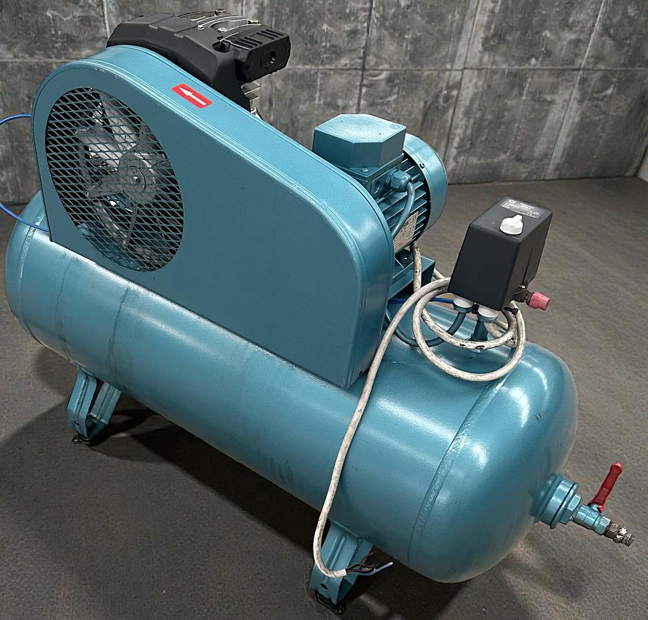 Used 2001 Clarke SE100100 Air Compressor