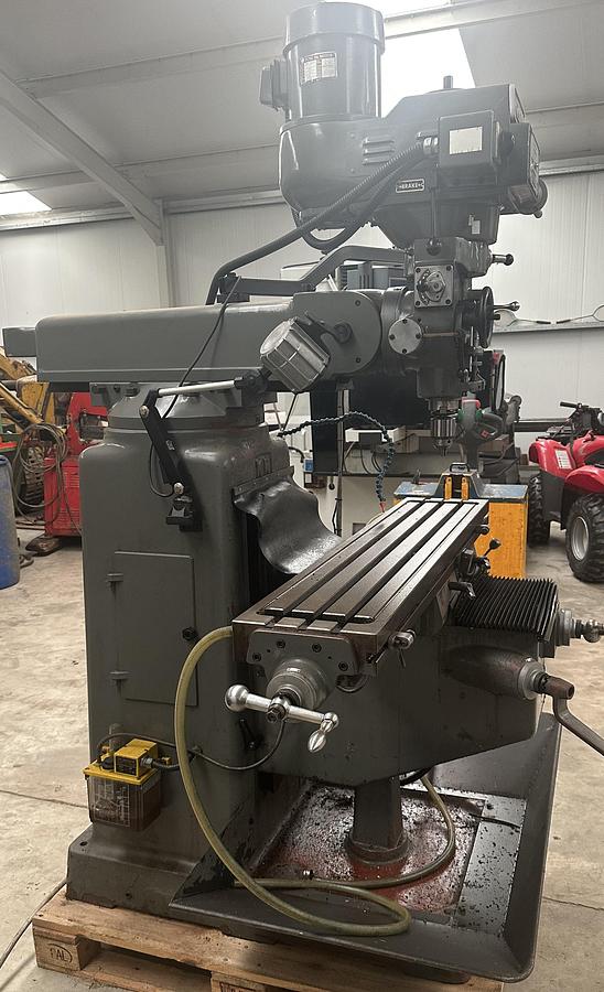 Used KRV 2000Turret Milling Machine