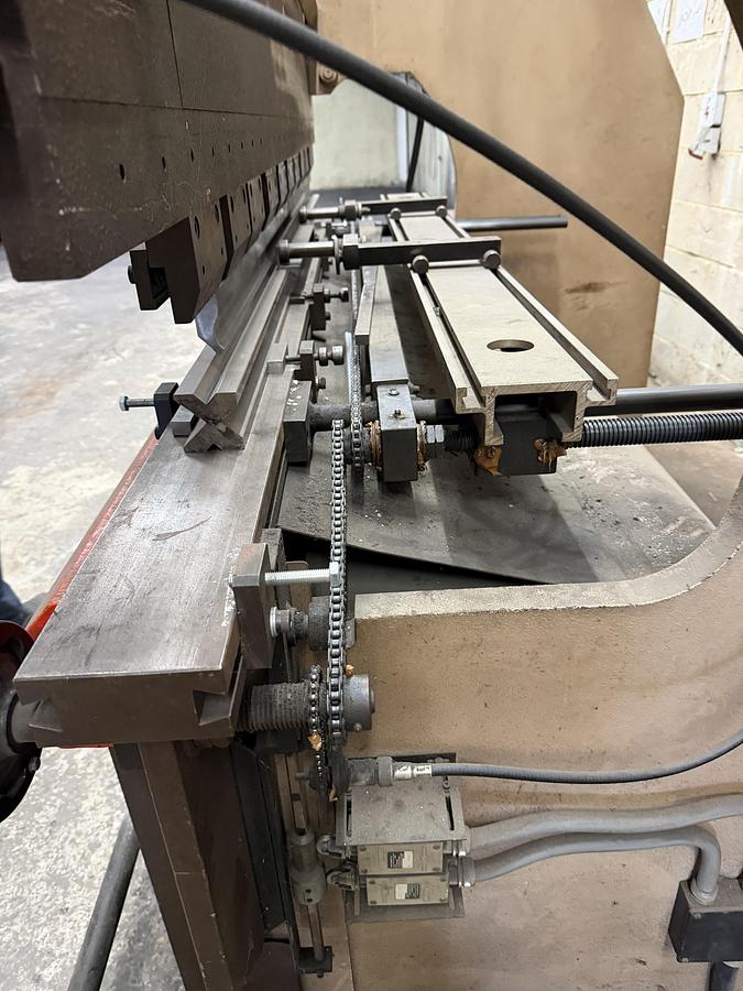 Used Edwards Adira QH-6025 60 Ton x 2500mm Hydraulic Upstroking Press Brake
