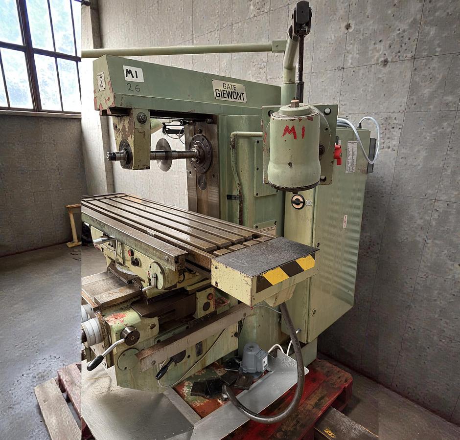 Used 1988 Gate Giewont Model 2 FWD32M Universal Milling Machine