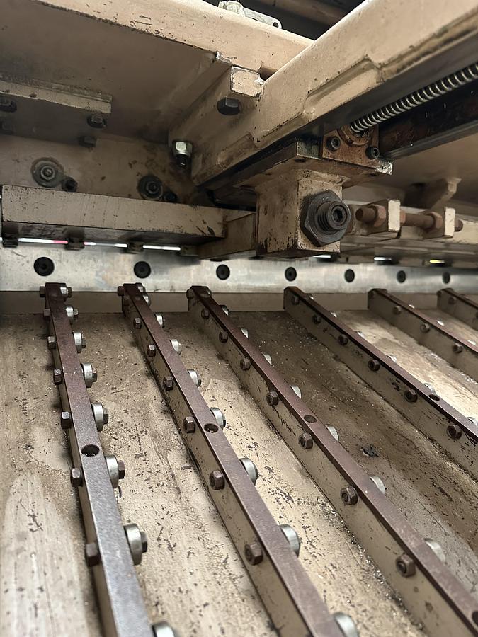 Used Edwards Pearson 3.5x1250 DD Truecut Guillotine