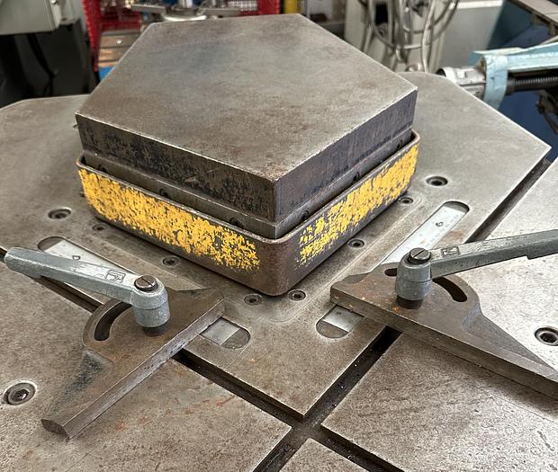 Used HMW 818 Corner Notcher