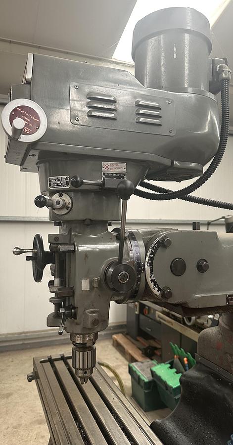 Used KRV 2000Turret Milling Machine
