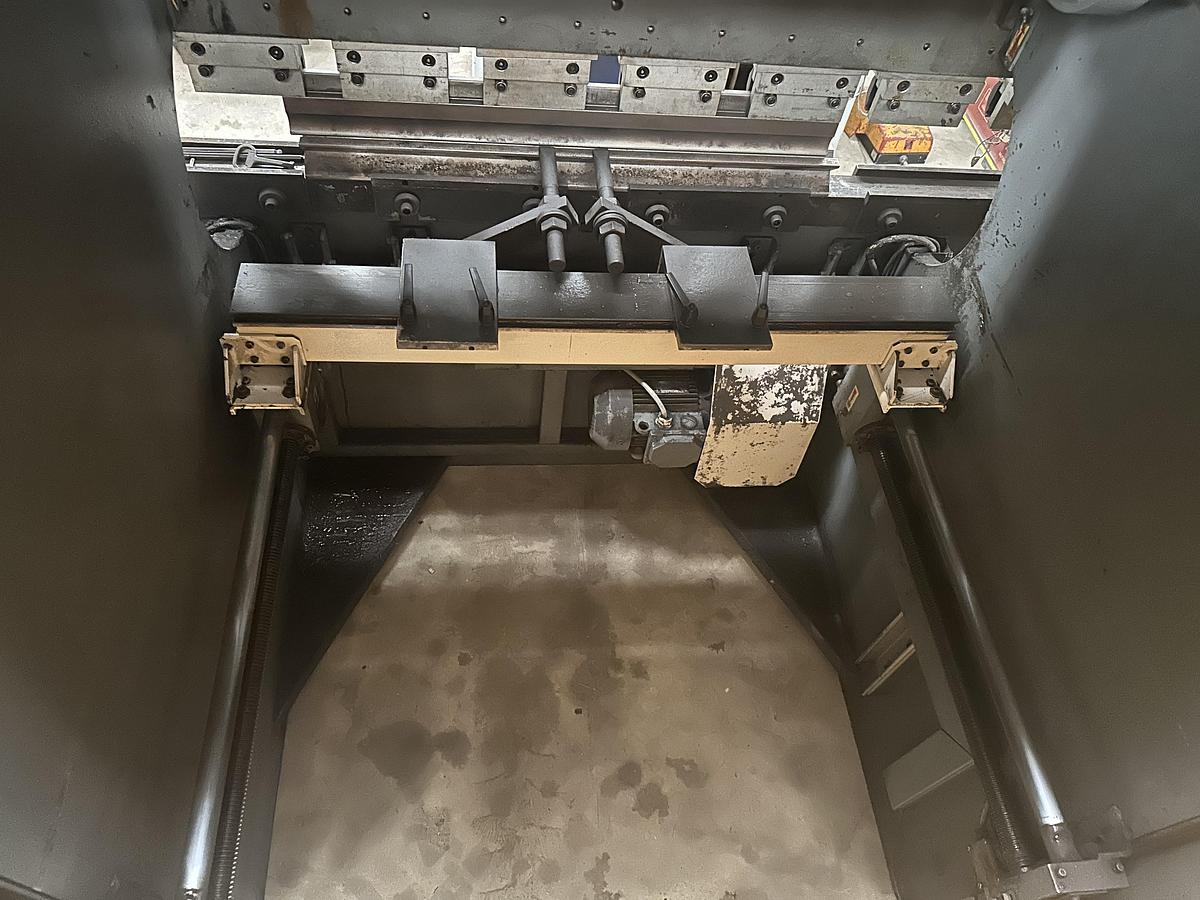 Used 2000 Kingsland KPT-1640 Downstroking Hydraulic Press Brake