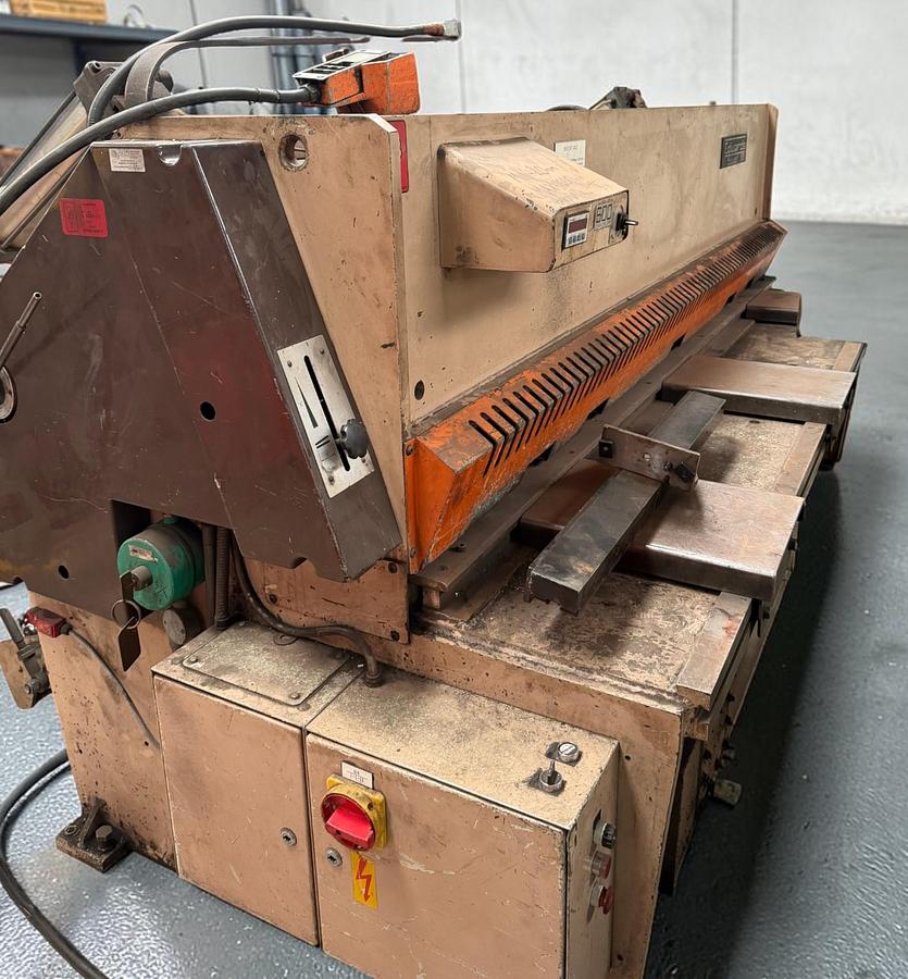 Used Edwards Pearson 6.5/2500mm Truecut Hydraulic Guillotine