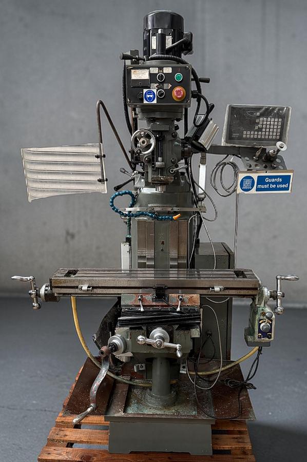 Used 2010 Chester 836EVS Turret Milling Machine