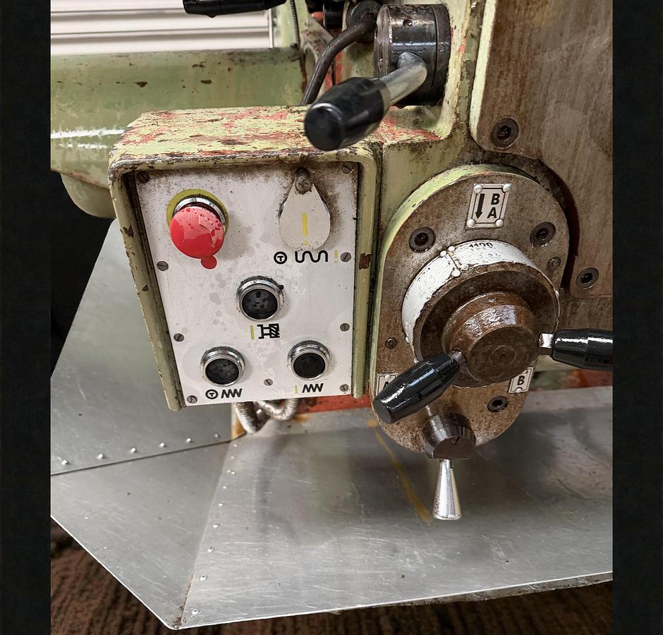 Used 1988 Gate Giewont Model 2 FWD32M Universal Milling Machine