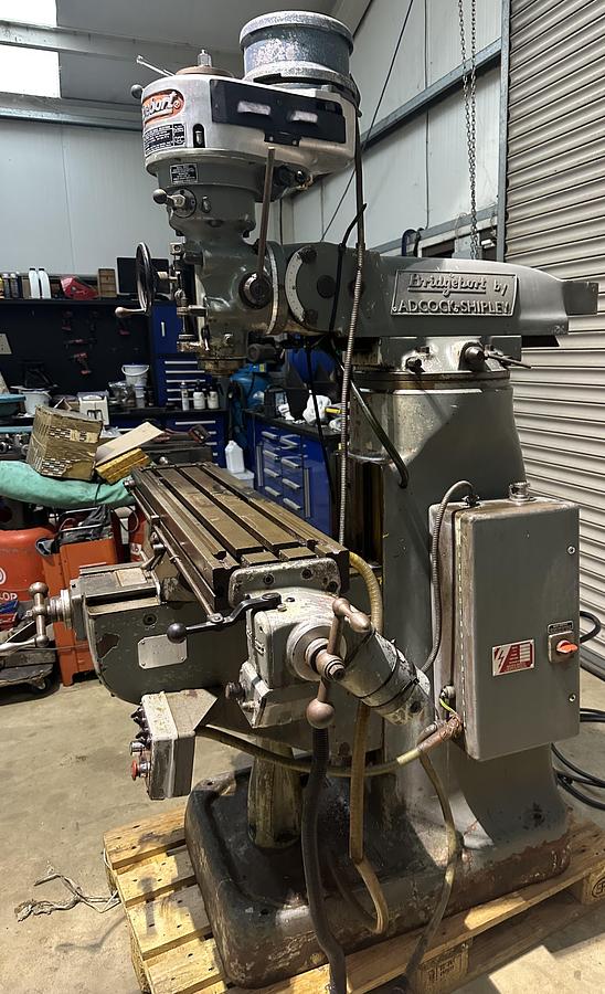 Used BRIDGEPORT BRJ TURRET MILLING MACHINE