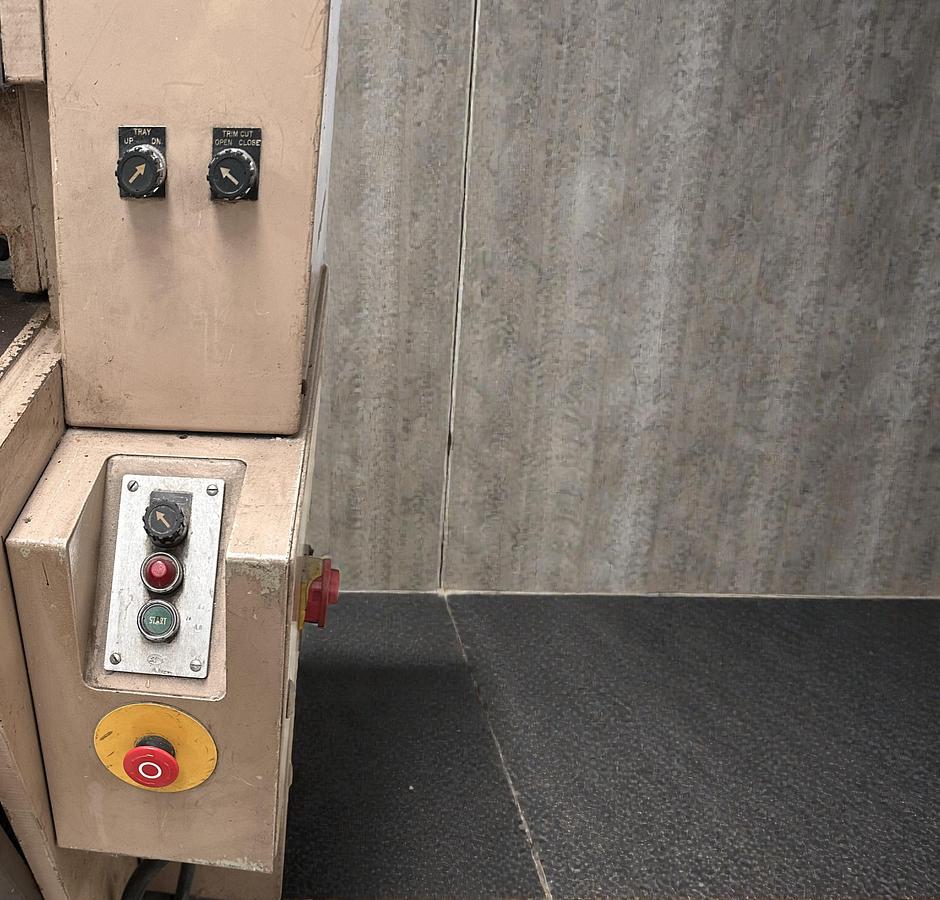 Used Edwards Pearson 3.5x1250 DD Truecut Guillotine