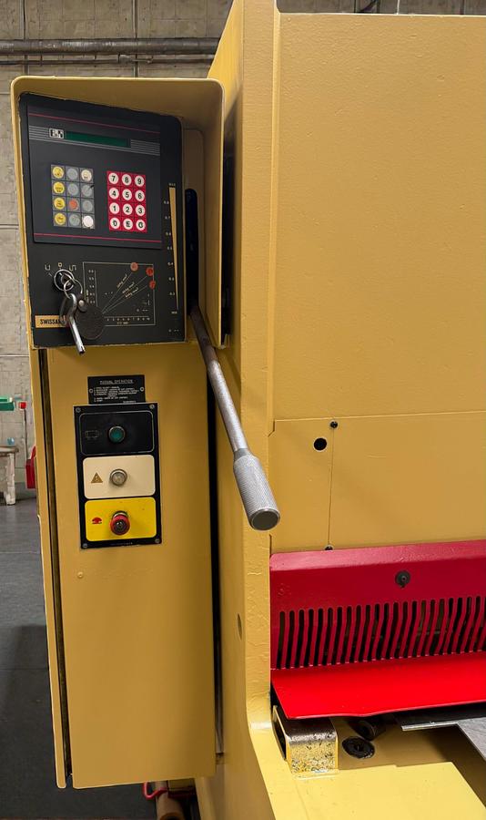 Used 1992 Edwards Pearson VE 10mm x 3070mm Hydraulic Guillotine