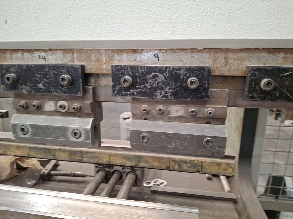 Used Adira QH10037/40 press brake 4M x 100 Ton