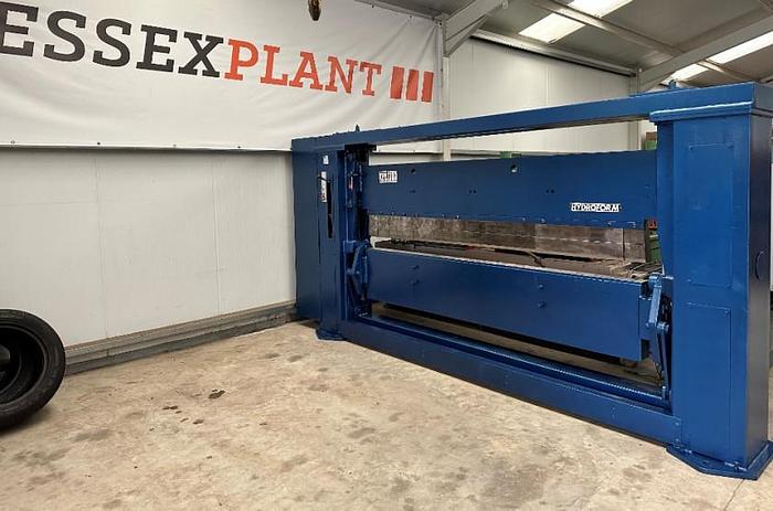 Used Keetona Hydroform 2500mm X 3mm Hydraulic Folder