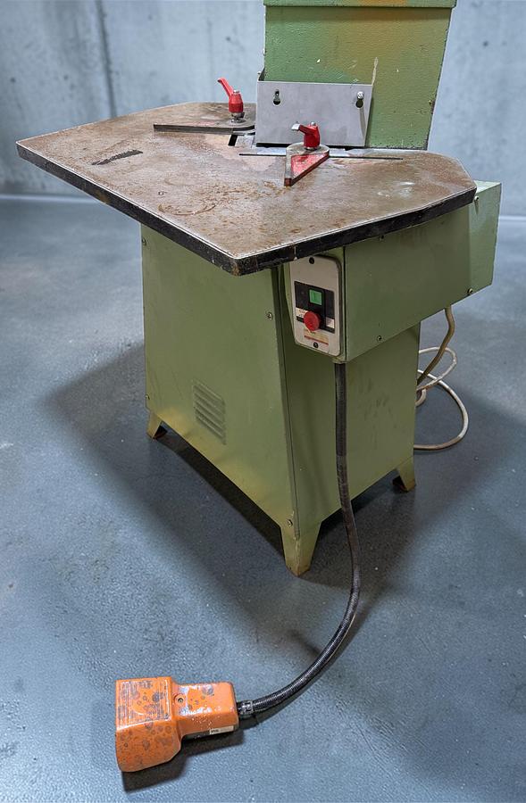 Used Femco HN886 Corner Notcher