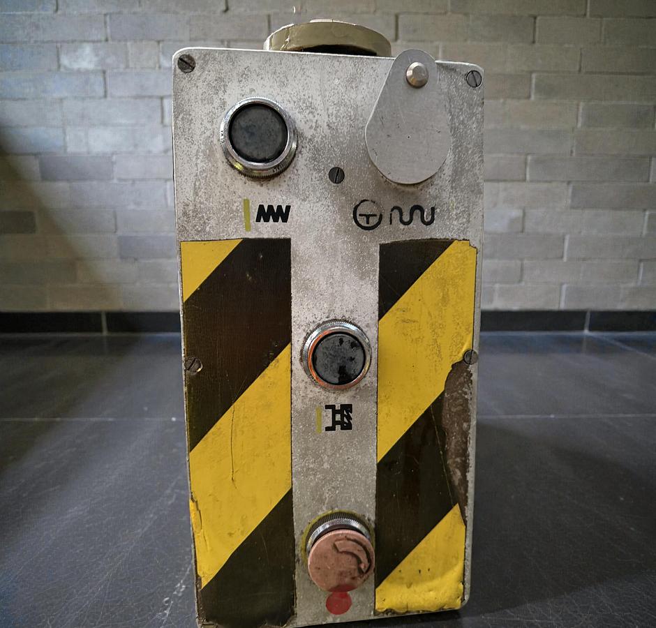 Used 1988 Gate Giewont Model 2 FWD32M Universal Milling Machine