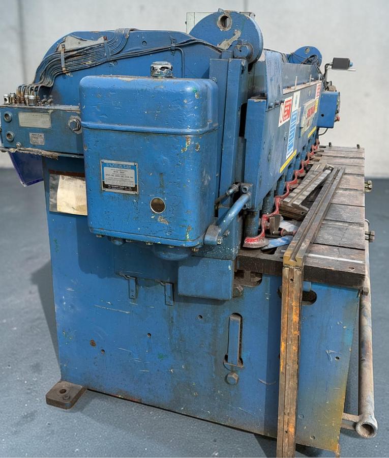 Used Cincinnati 2500mm x 6mm Power Guillotine