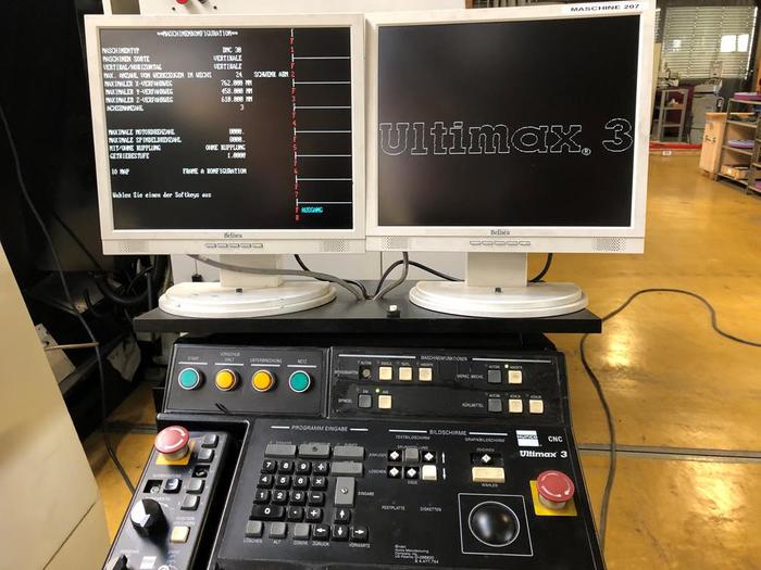 Used 1995 CNC machining center HURCO BMC 30 HT / M