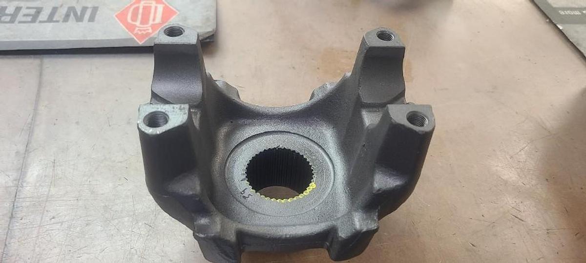 Used GOOD USED SPICER SPL170 END YOKE  170-4-1261-1X  MACK CRD92/93
39 SPLINE