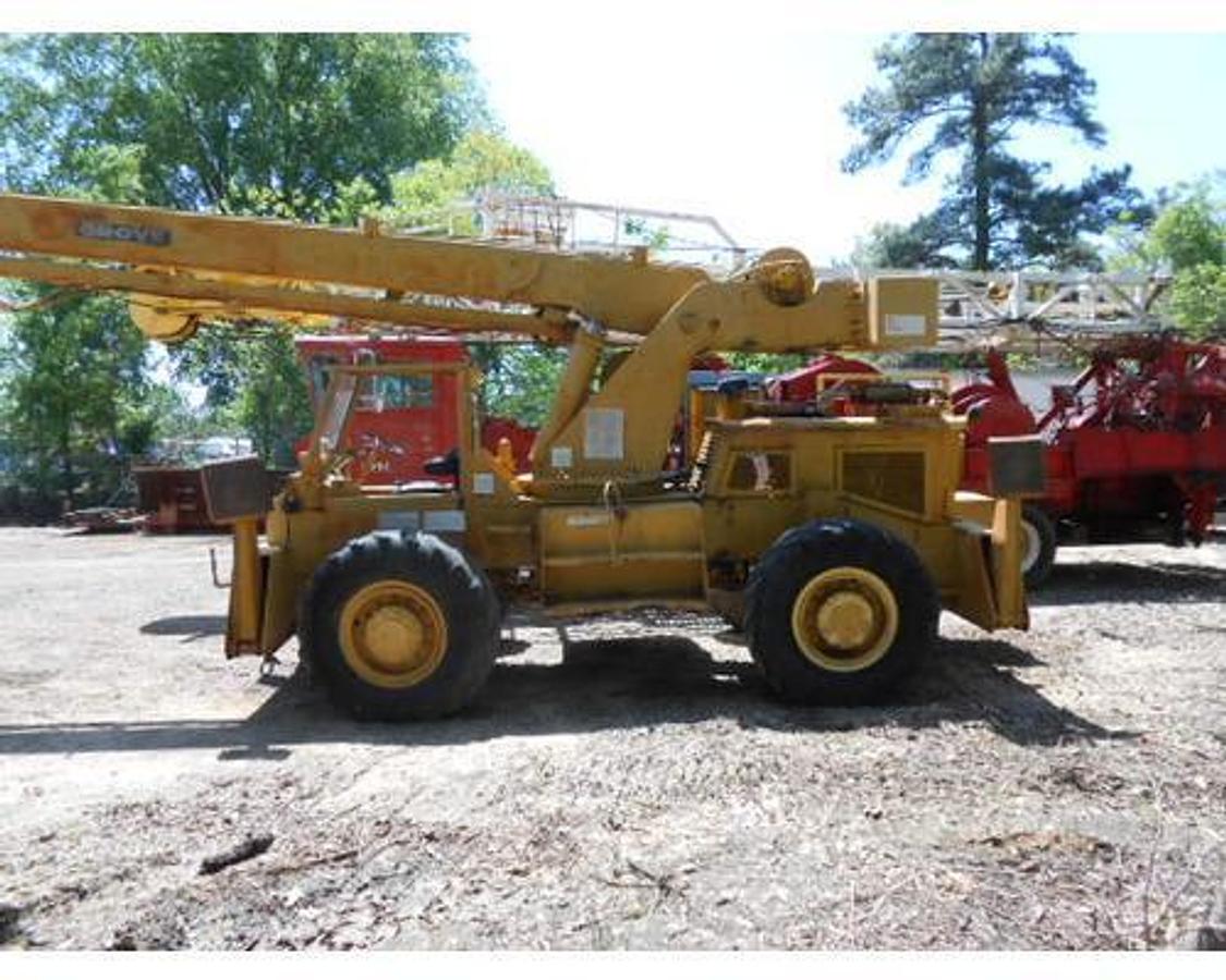 Used 1975 GROVE CRANE
